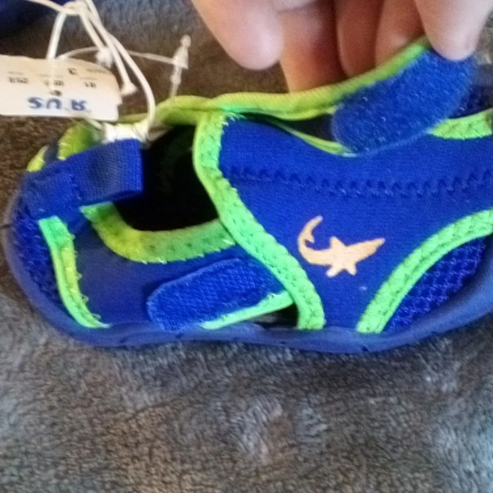 NEW BABIES R US SIZE 3 ADORABLE BABY WATER SHOES
